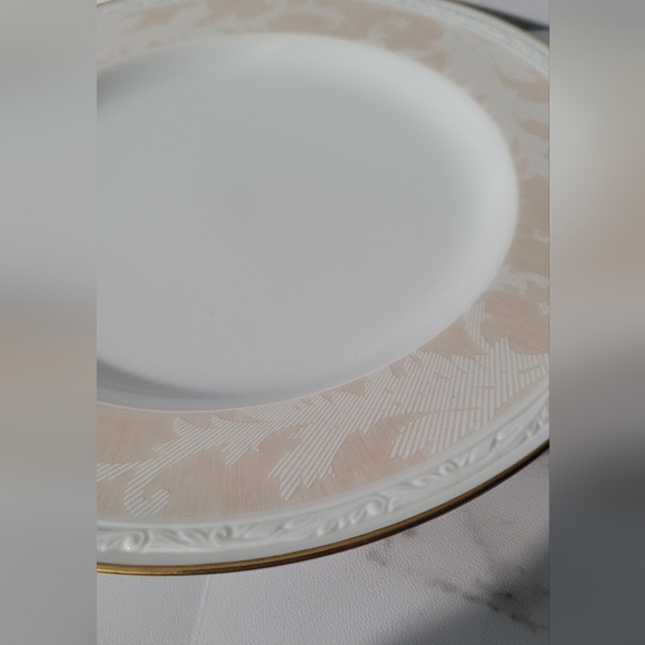 NWT Noritake Oakleigh Salad Plate Pink White Scapes - Picture 2 of 3